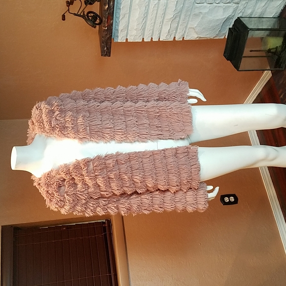 Pink fuzzy coat - Picture 2 of 5